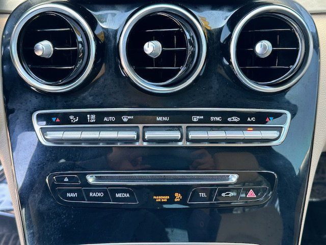 Vehicle image 30 of 35