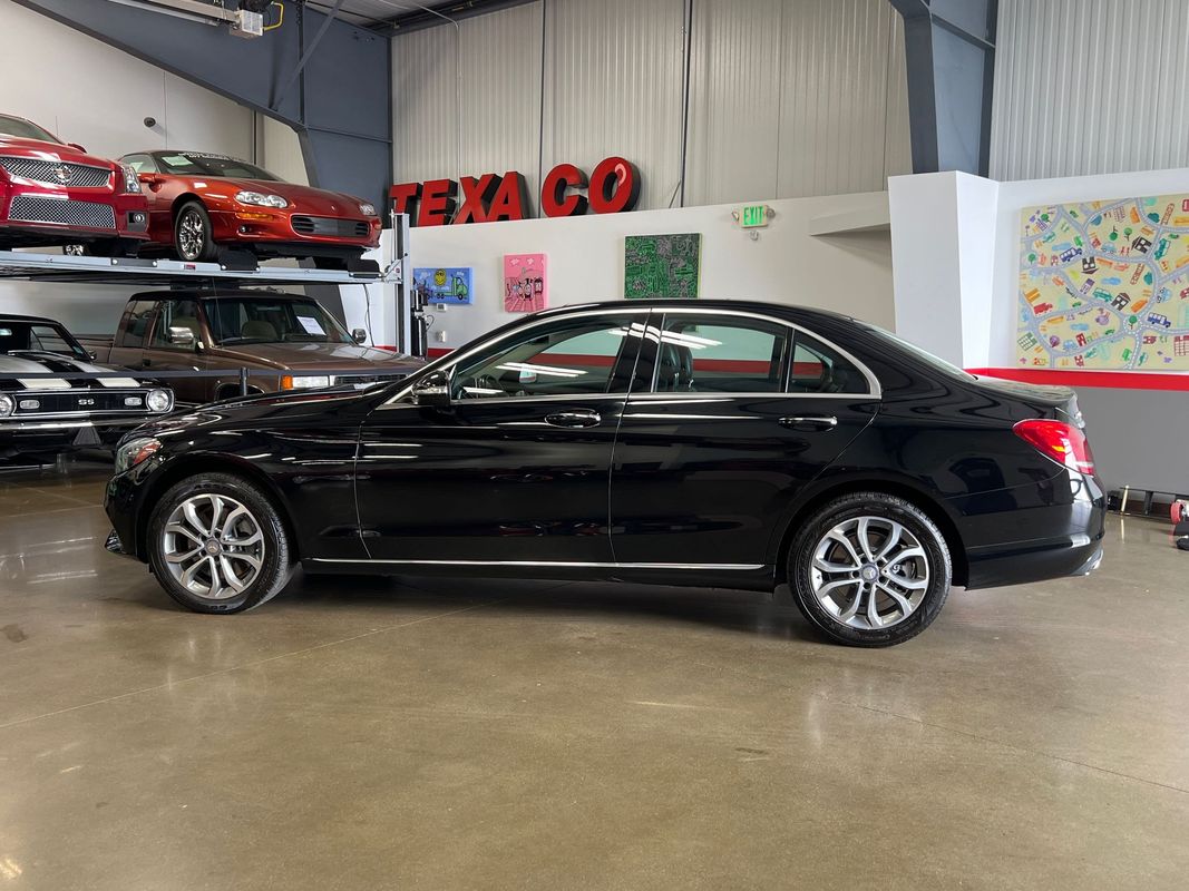 Vehicle image 17 of 104