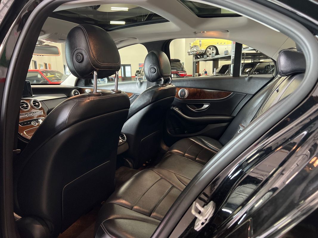 Vehicle image 102 of 104