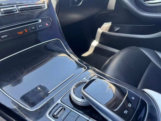 Vehicle image 22 of 25