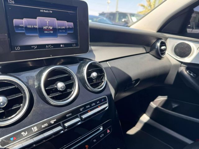 Vehicle image 21 of 25