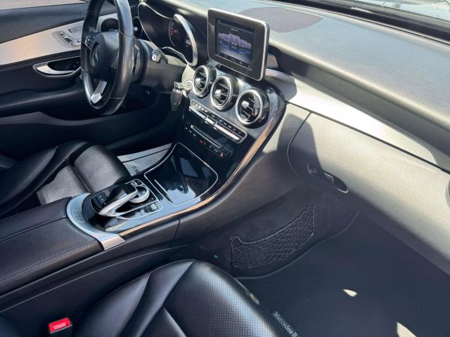 Vehicle image 17 of 25