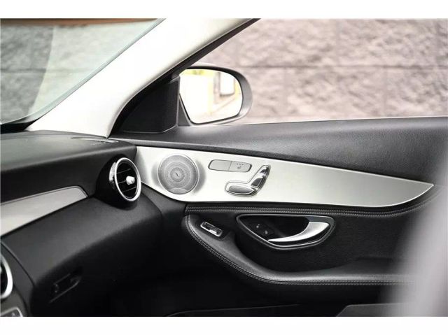 Vehicle image 22 of 28