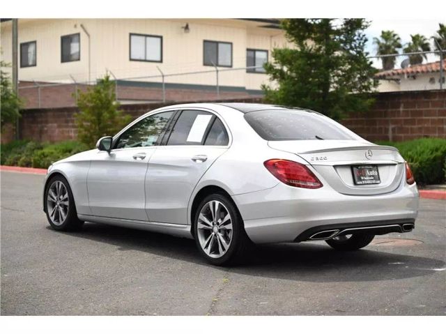 Vehicle image 7 of 28