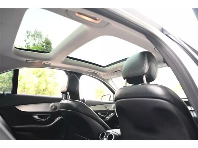 Vehicle image 15 of 28