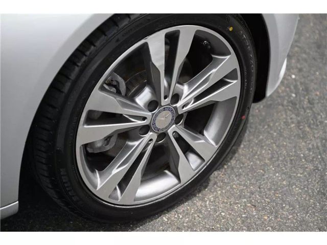 Vehicle image 9 of 28