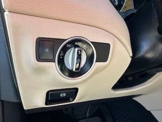 Vehicle image 28 of 50