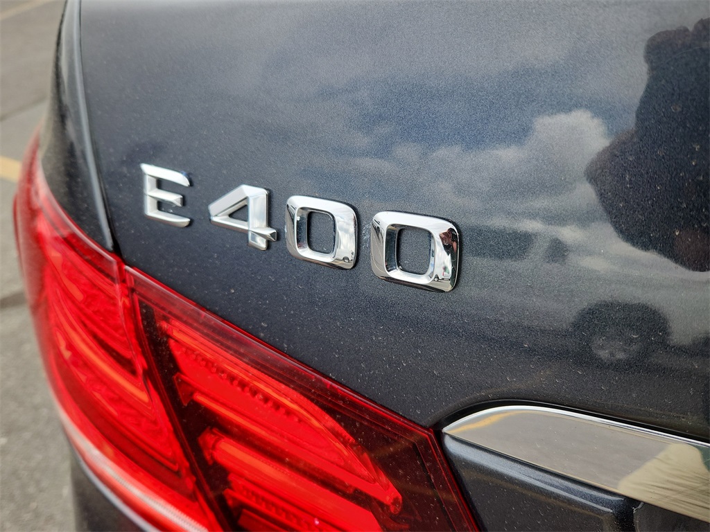 Vehicle image 22 of 23