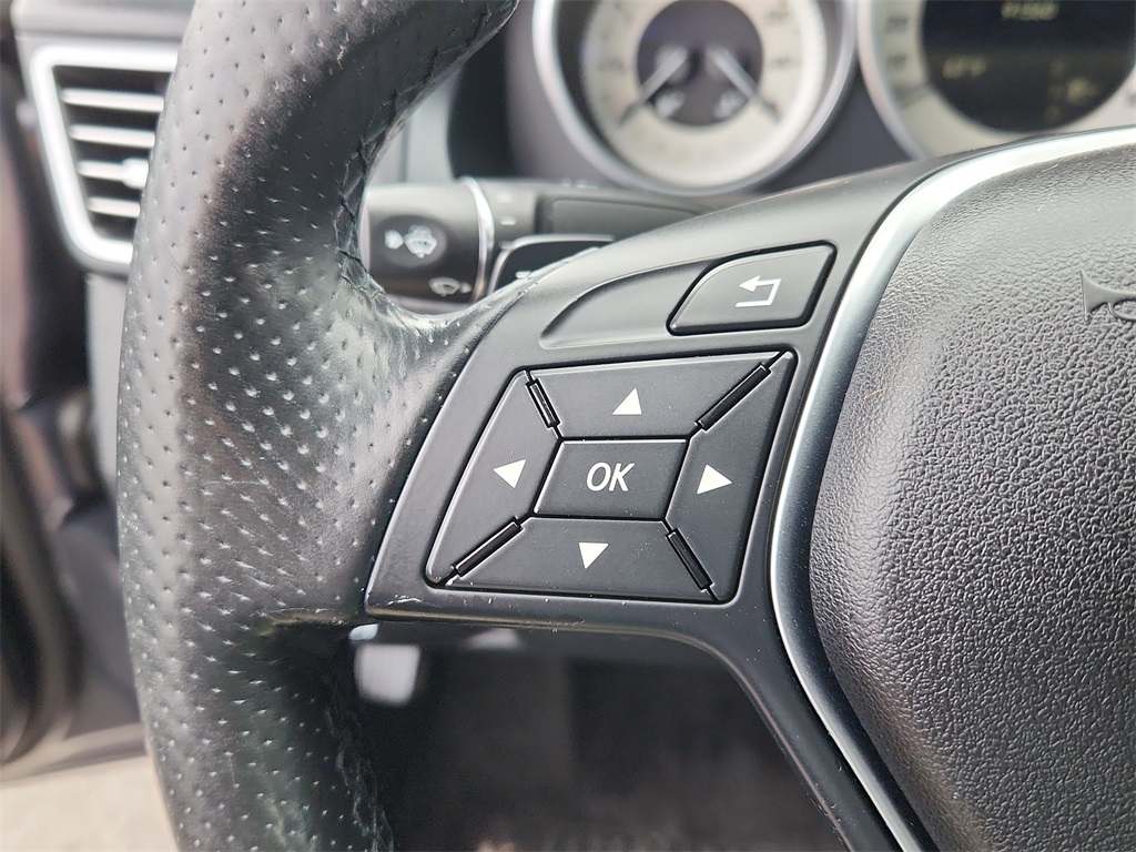Vehicle image 21 of 23