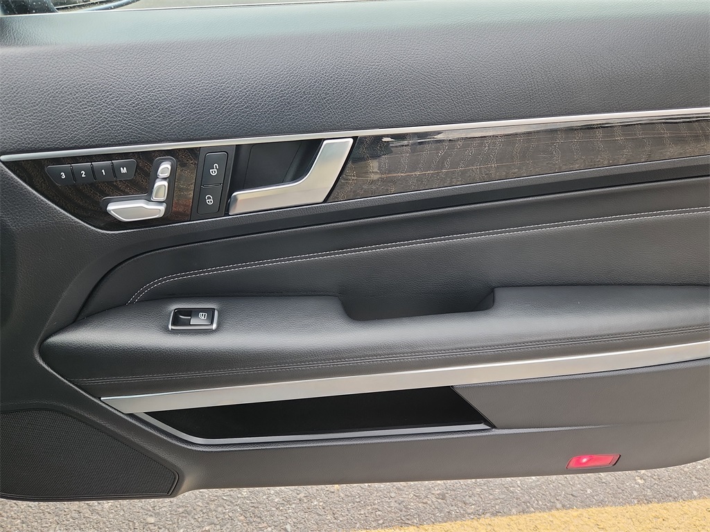 Vehicle image 18 of 23