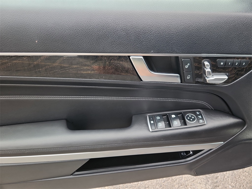 Vehicle image 17 of 23