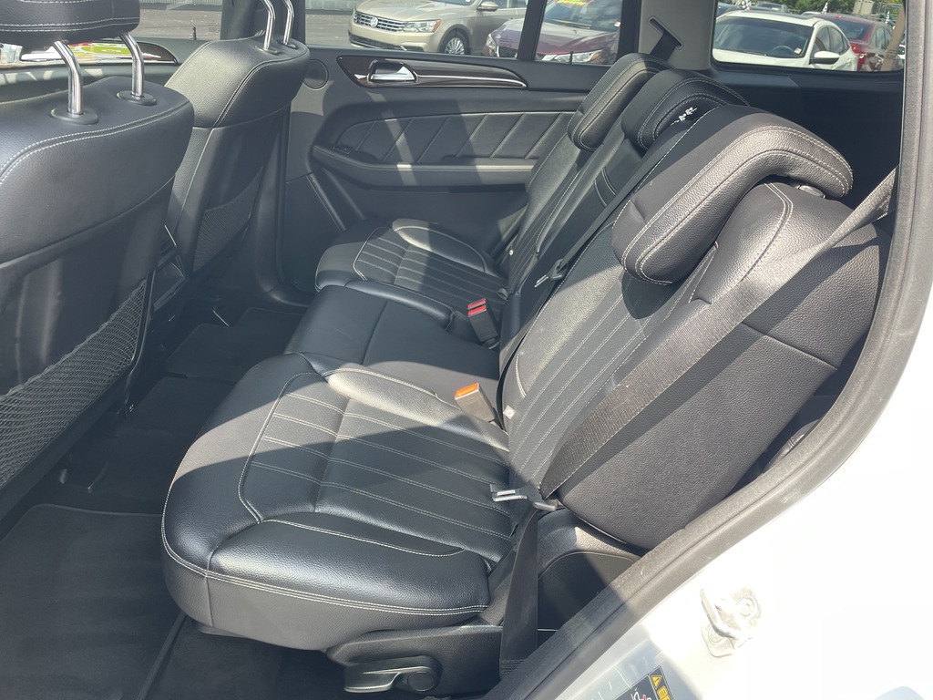 Vehicle image 7 of 10