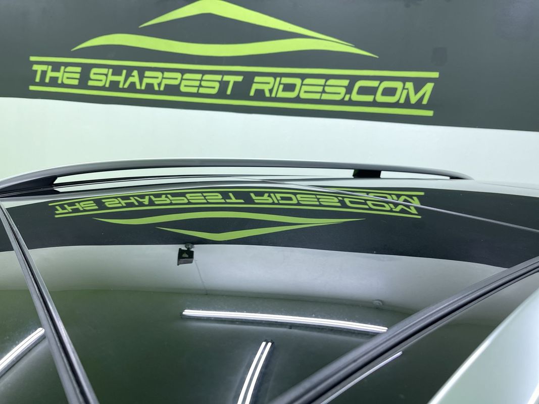 Vehicle image 17 of 18