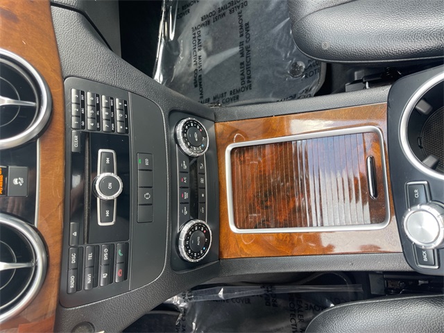 Vehicle image 18 of 44