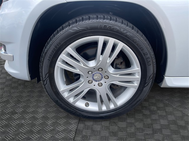 Vehicle image 33 of 44