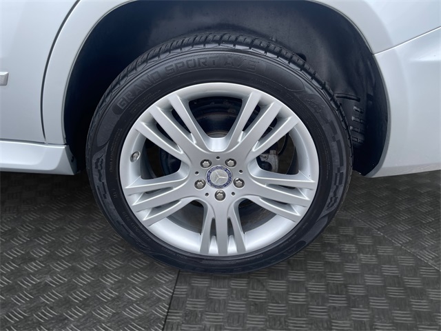 Vehicle image 34 of 44