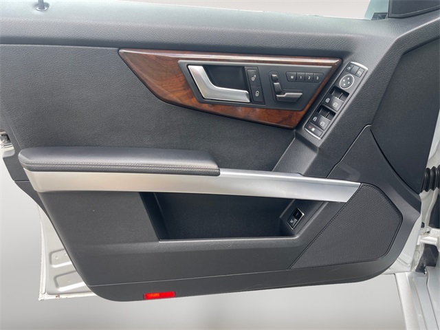 Vehicle image 26 of 44