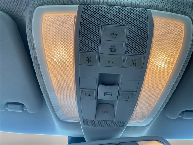 Vehicle image 17 of 44