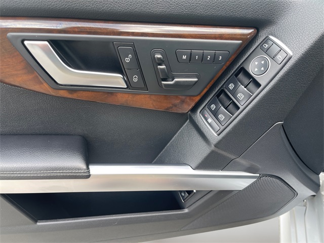 Vehicle image 25 of 44