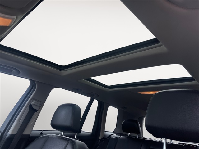 Vehicle image 16 of 44