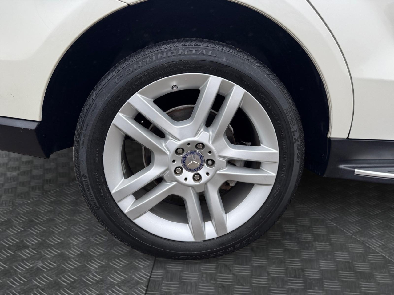 Vehicle image 15 of 29