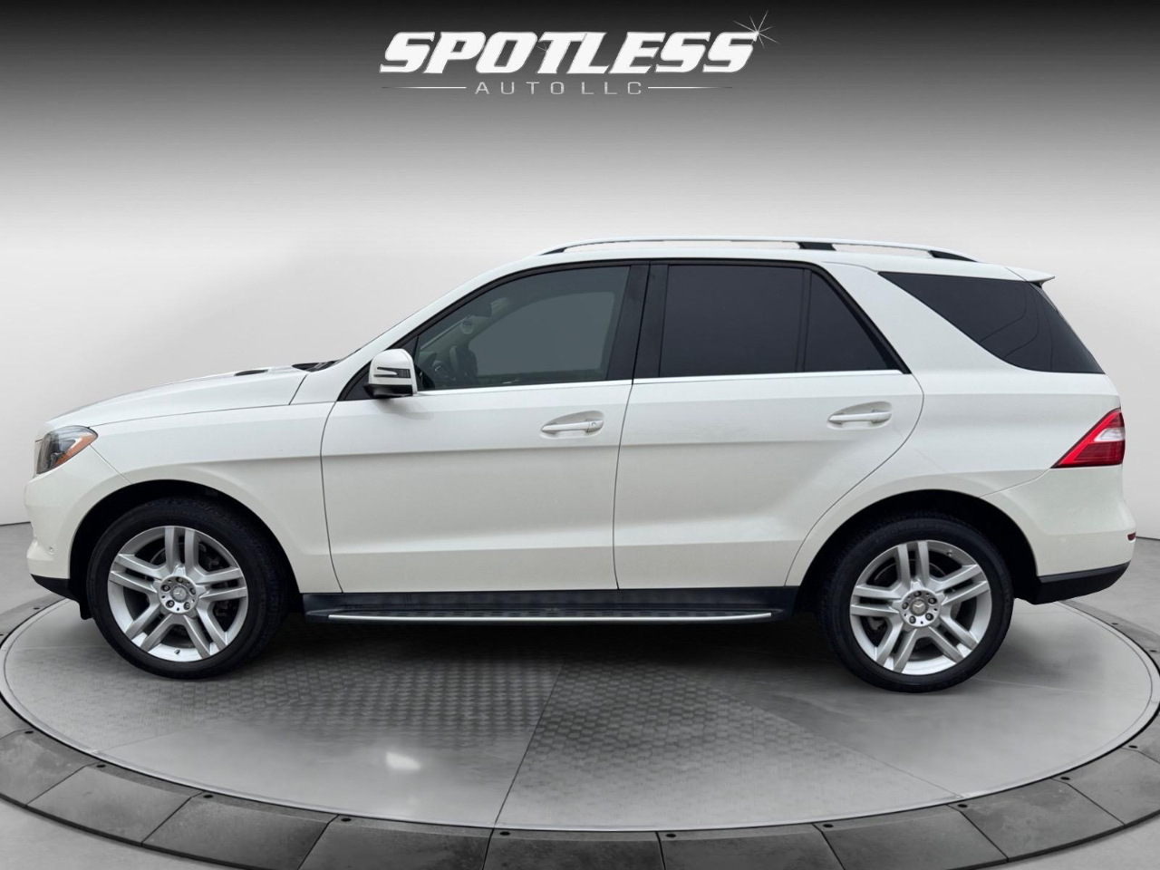 Vehicle image 10 of 29
