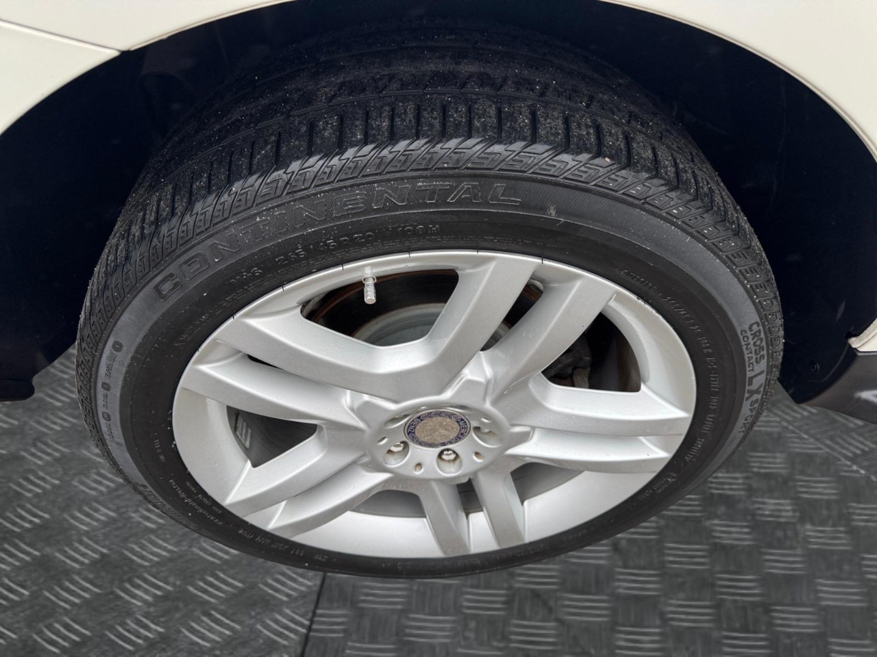 Vehicle image 14 of 29