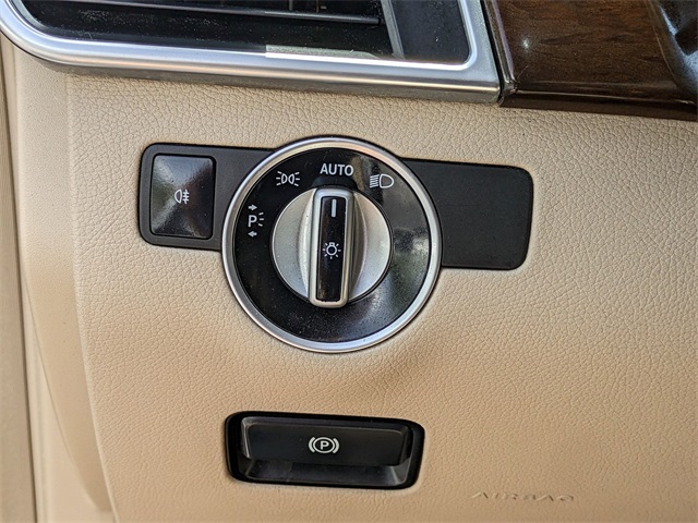 Vehicle image 20 of 32