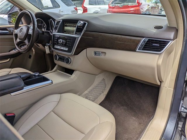 Vehicle image 28 of 32