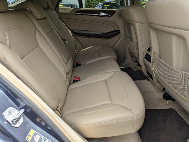 Vehicle image 27 of 32