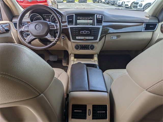 Vehicle image 24 of 32