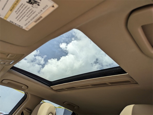 Vehicle image 22 of 32
