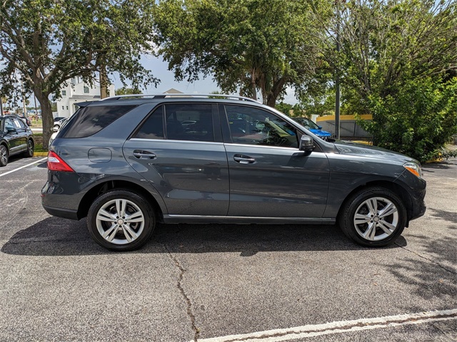 Vehicle image 4 of 32