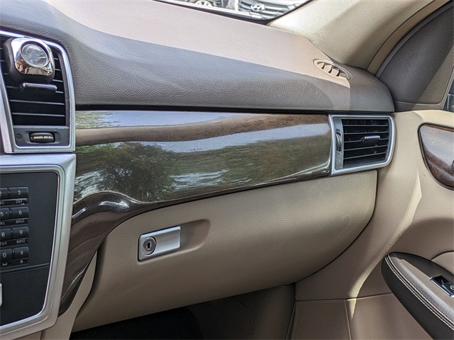 Vehicle image 18 of 32