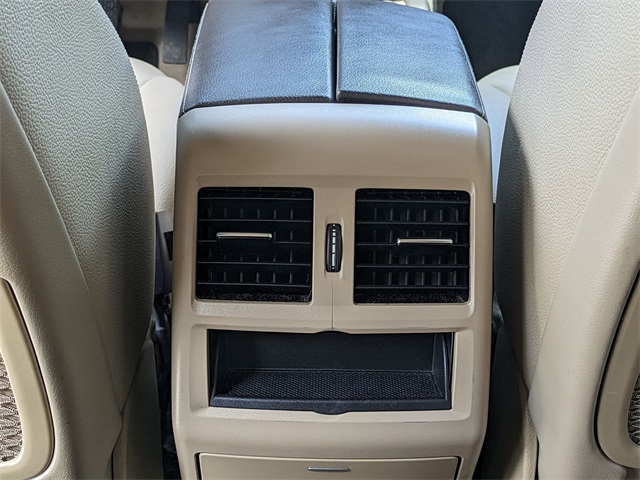 Vehicle image 23 of 32