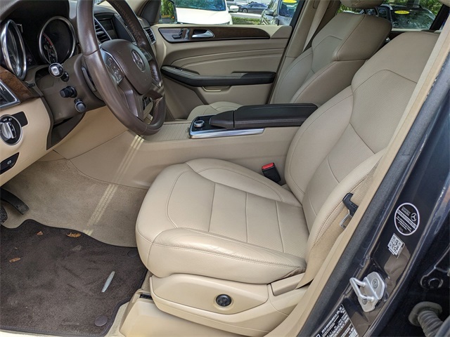 Vehicle image 11 of 32