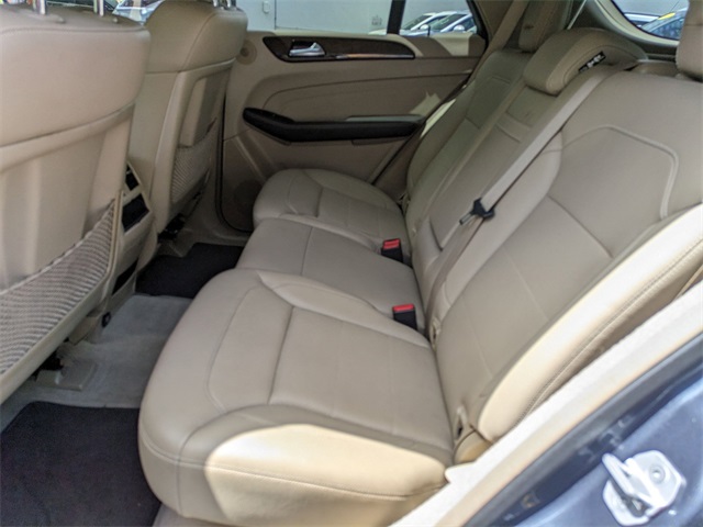Vehicle image 25 of 32