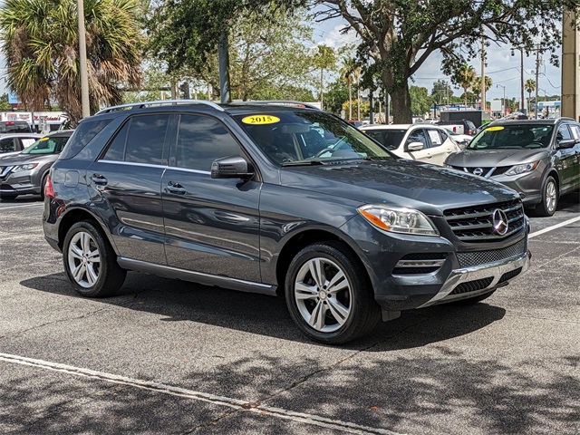 Vehicle image 3 of 32