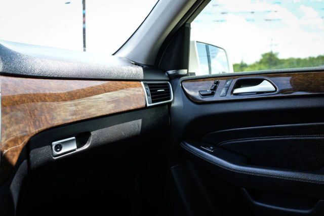 2015 Mercedes-Benz M-Class ML 350 Image 16 of 23