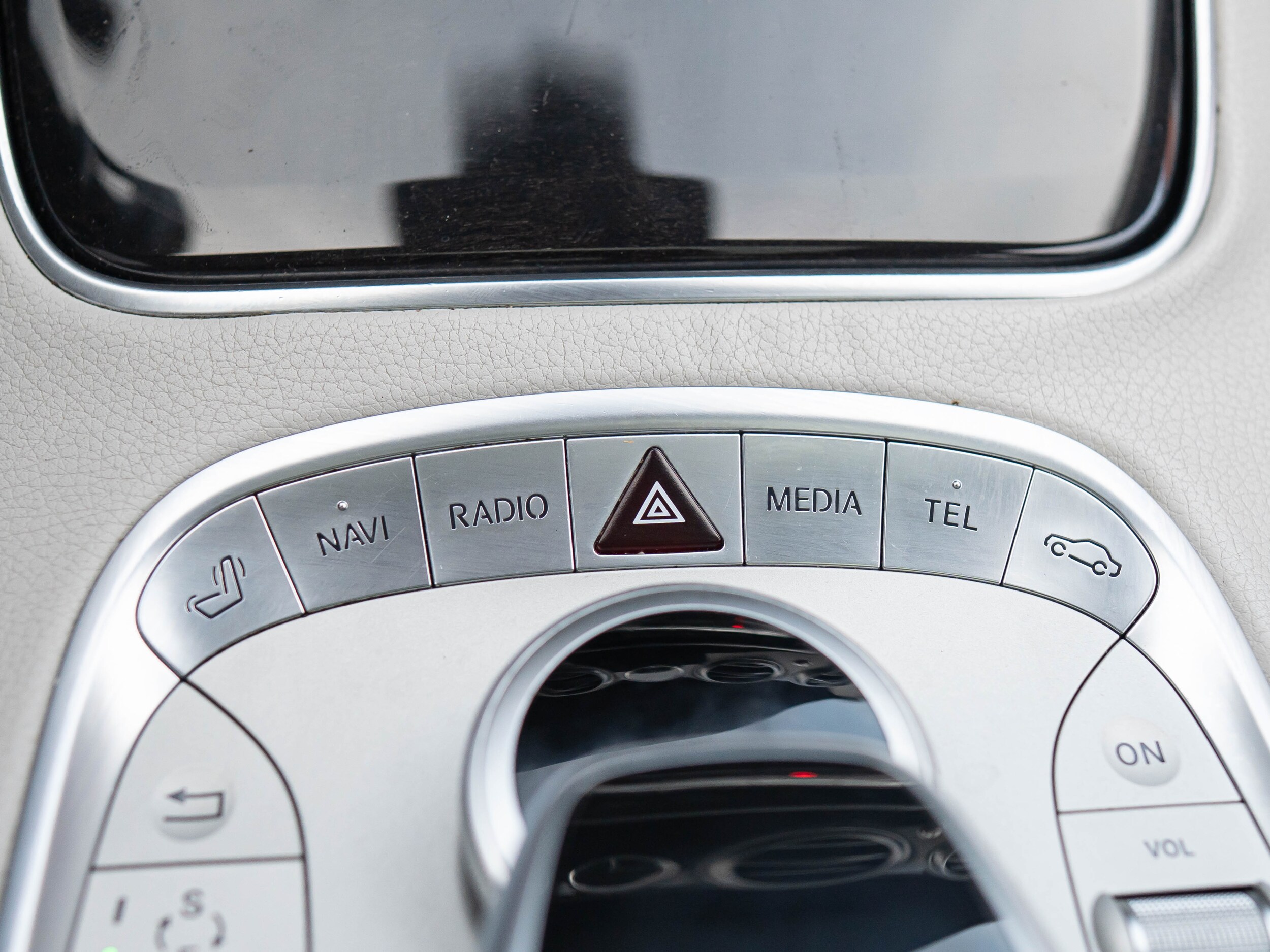 Vehicle image 37 of 64