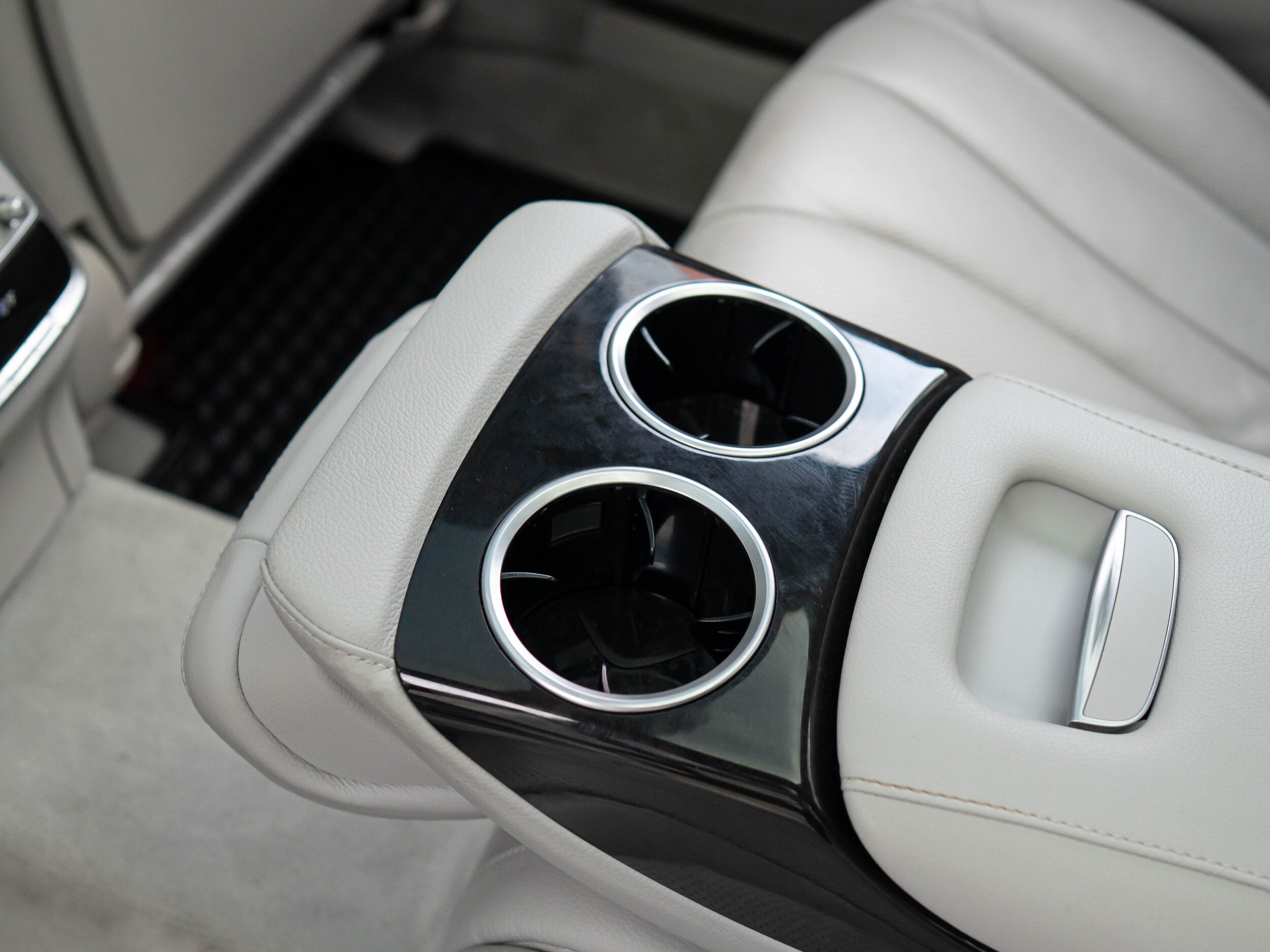 Vehicle image 22 of 64