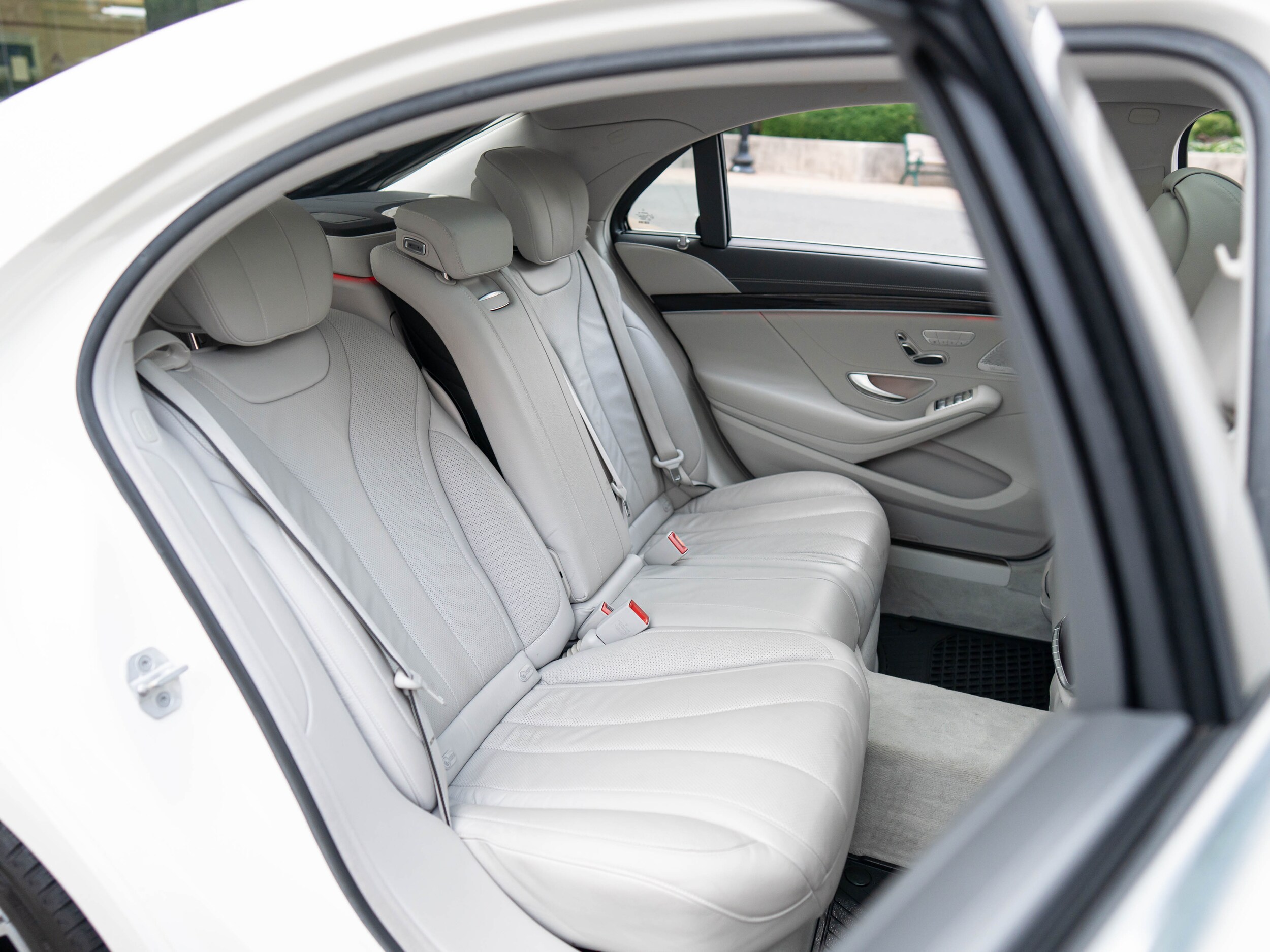 Vehicle image 18 of 64
