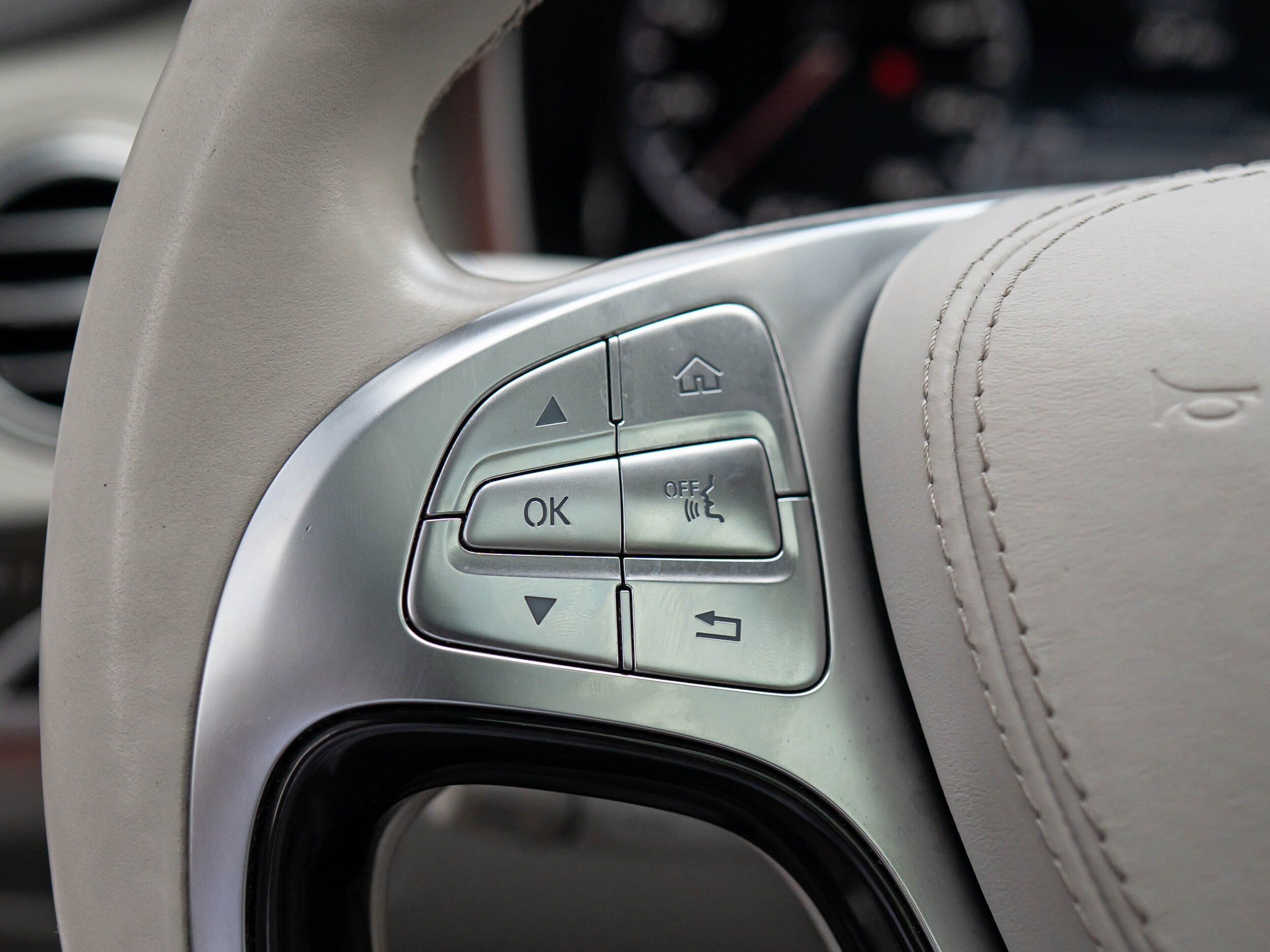 Vehicle image 25 of 64