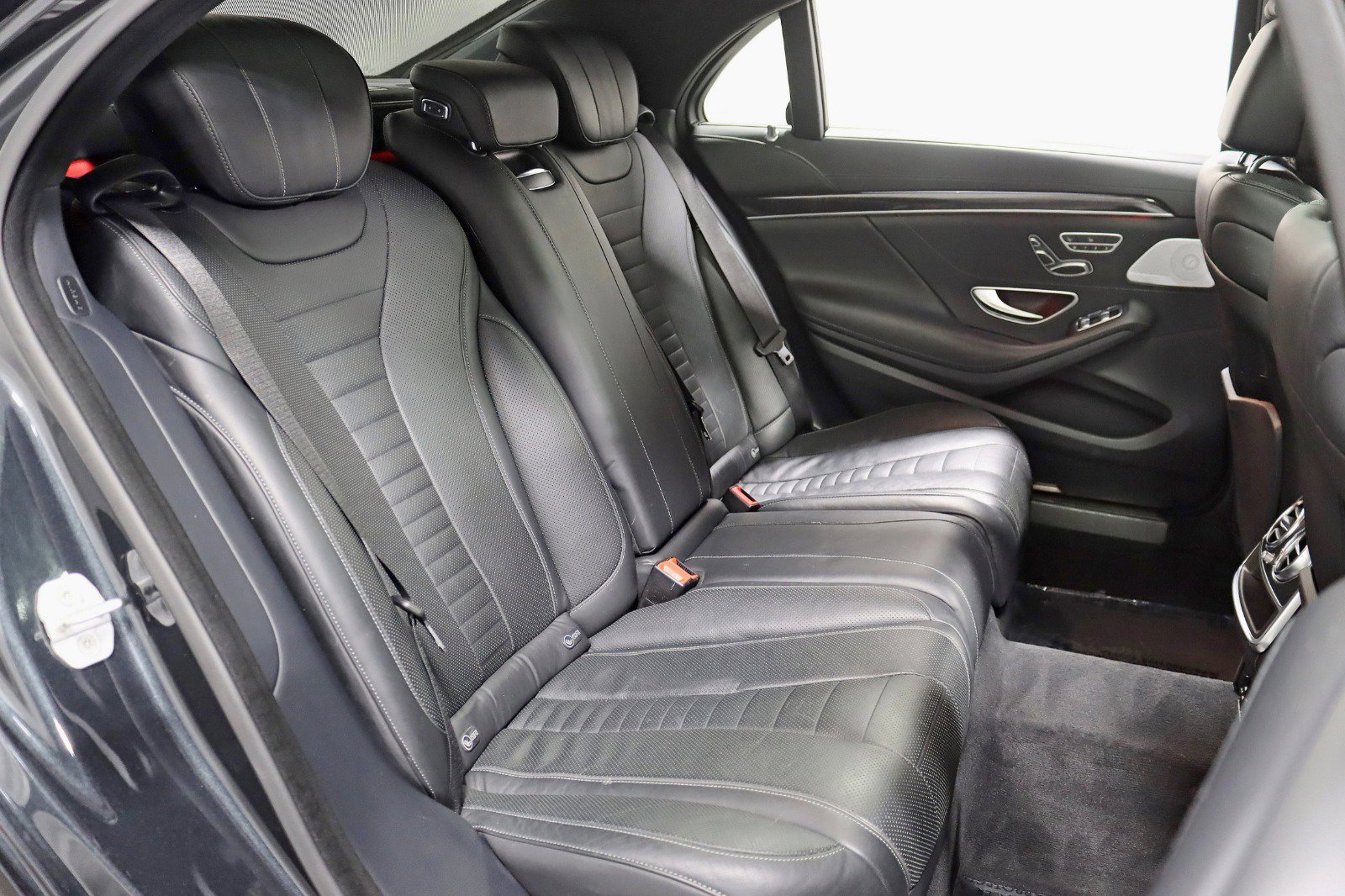 2015 Mercedes-Benz S-Class 550 Image 16 of 51