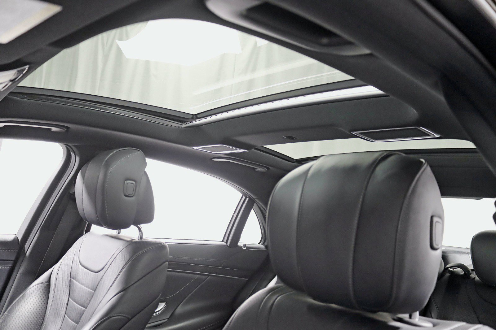 2015 Mercedes-Benz S-Class 550 Image 19 of 51