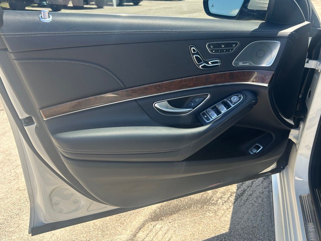 Vehicle image 35 of 45