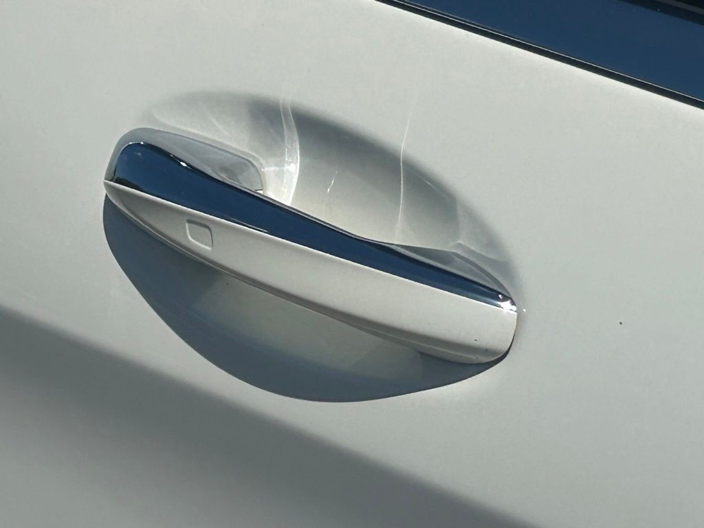 Vehicle image 19 of 45