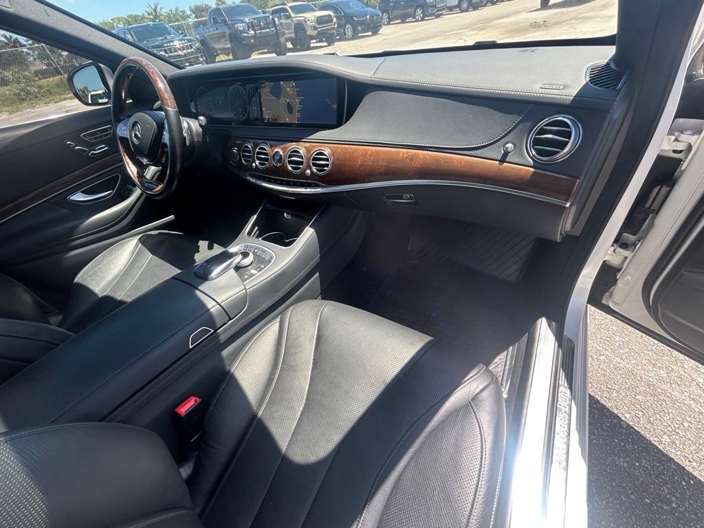 Vehicle image 25 of 45