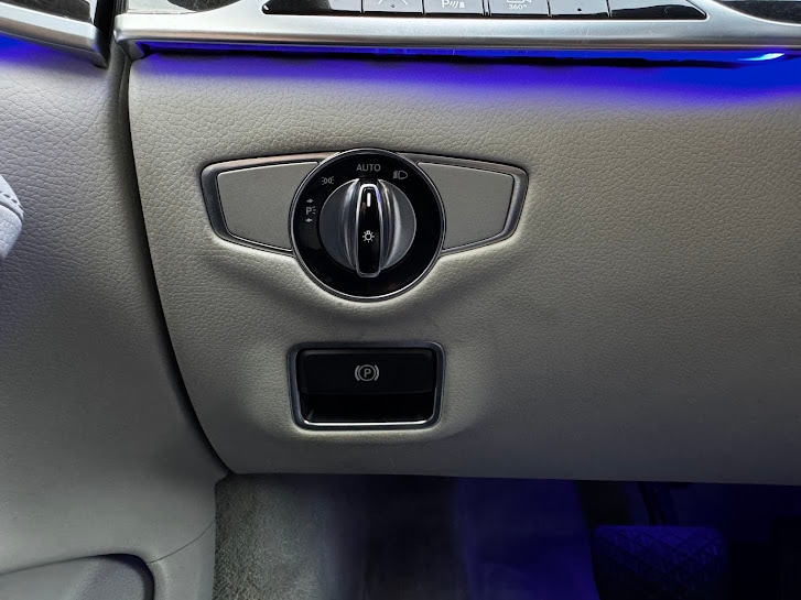 Vehicle image 41 of 47