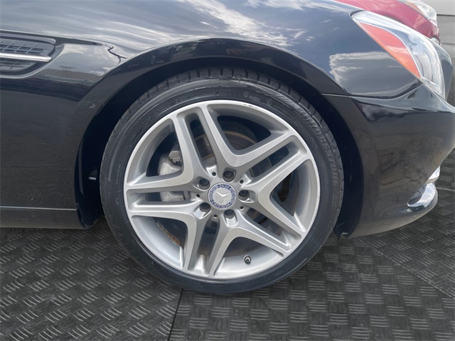 Vehicle image 17 of 32